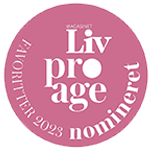 Logotipas su užrašu „Liv Pro Age Favoritter 2023 – Nomineret“, pabrėžiantis jo nominaciją apdovanojimui.