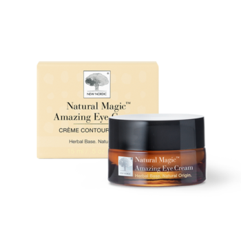 „New Nordic Natural Magic™ Amazing Eye Cream“ padeda pakelti ir stangrinti odą aplink akis, kartu ją drėkindamas ir apsaugodamas. Sudėtyje yra hialurono rūgšties, šaltalankių, saulėgrąžų aliejaus, vitamino E ir granatų.