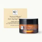 „Natural Magic™“ odos senėjimo prevencijos kremo pakuotės priekinė pusė.